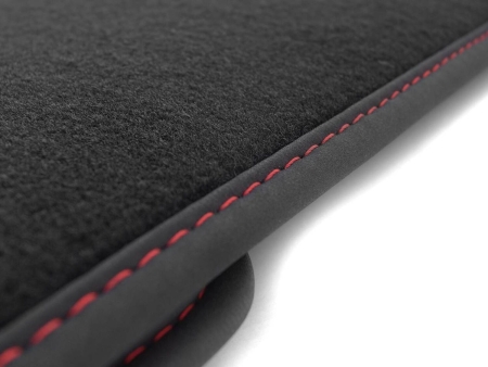 Rote Ziernaht im S-Line Design